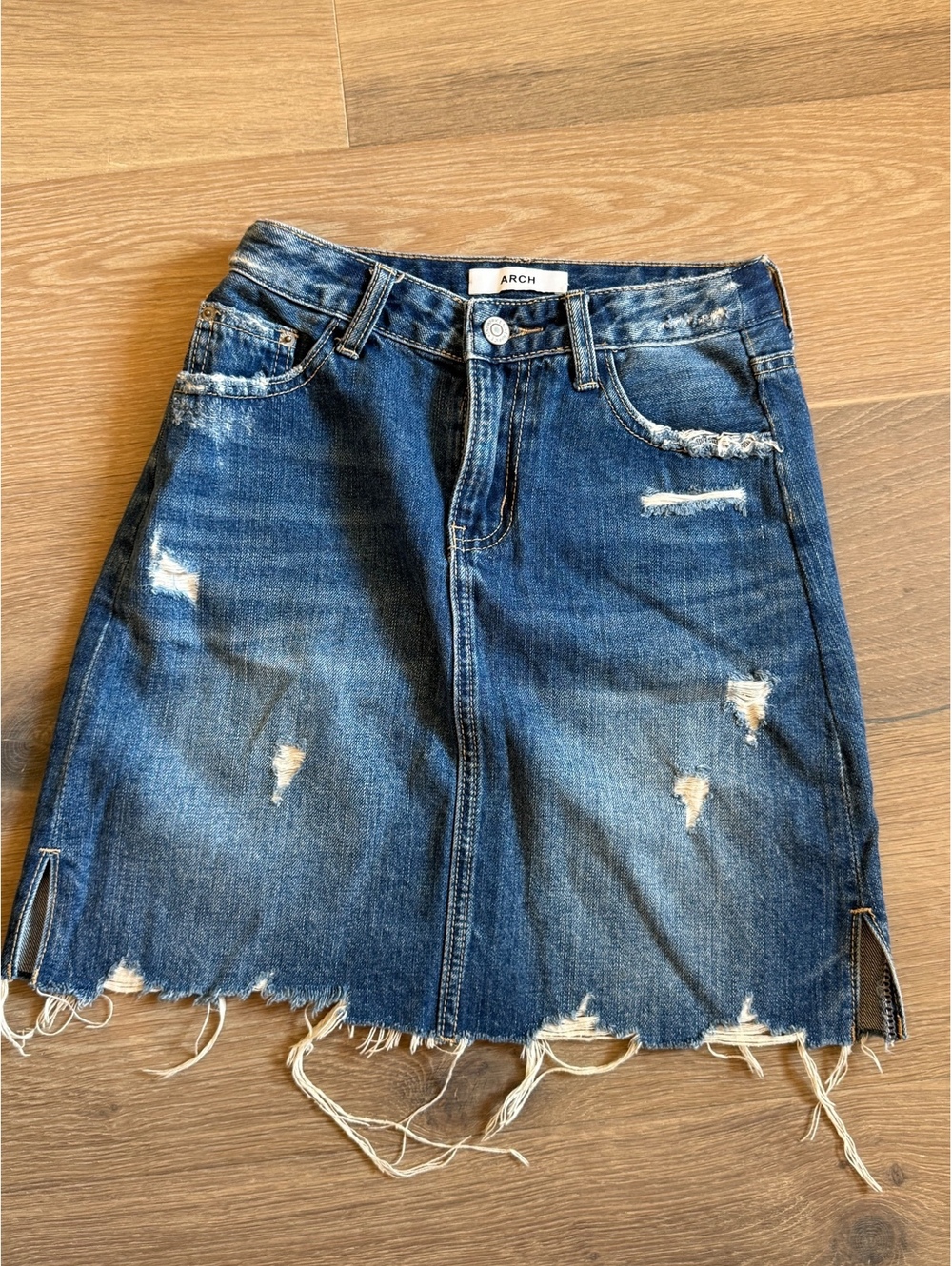 ARCH Distressed 90s western casual Denim Skirt Size 26